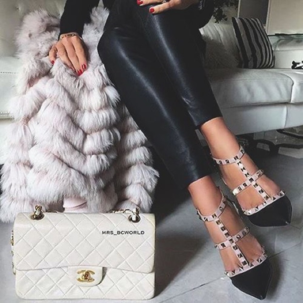 Valentino Black Patent & Nude Rockstud T-Strap Pumps - Picture 2 of 9